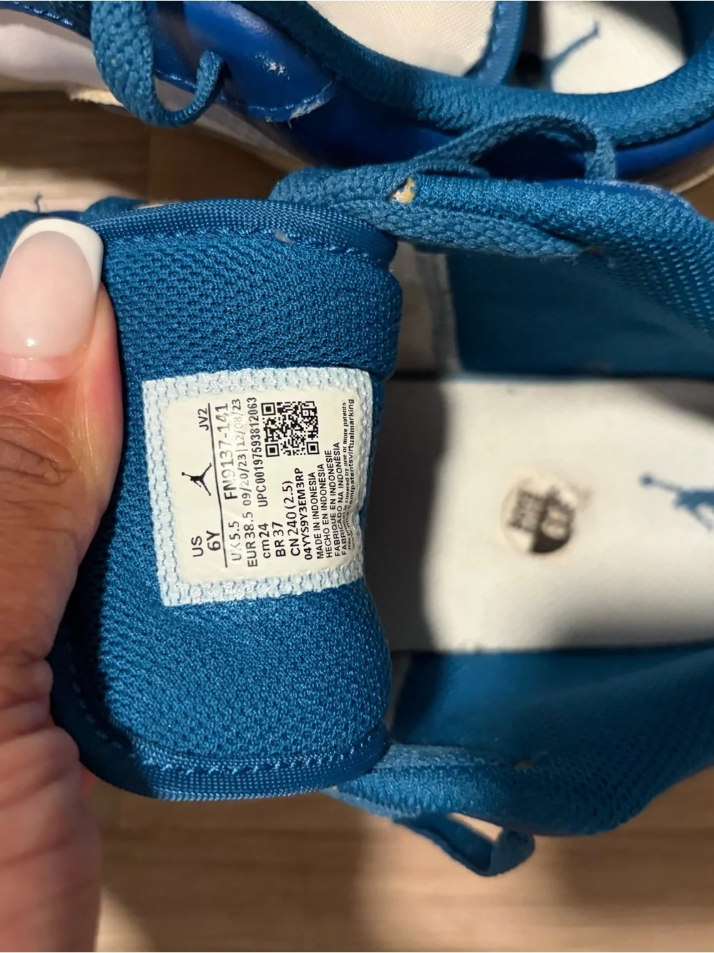 Jordan Low-Top Sneakers in Teal Blue and White